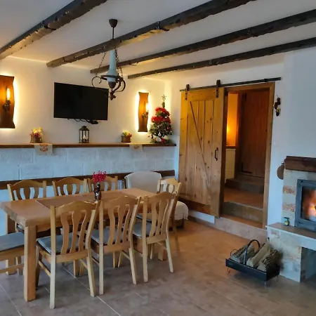 Todorica House, Near Tryavna * Todoretsite
